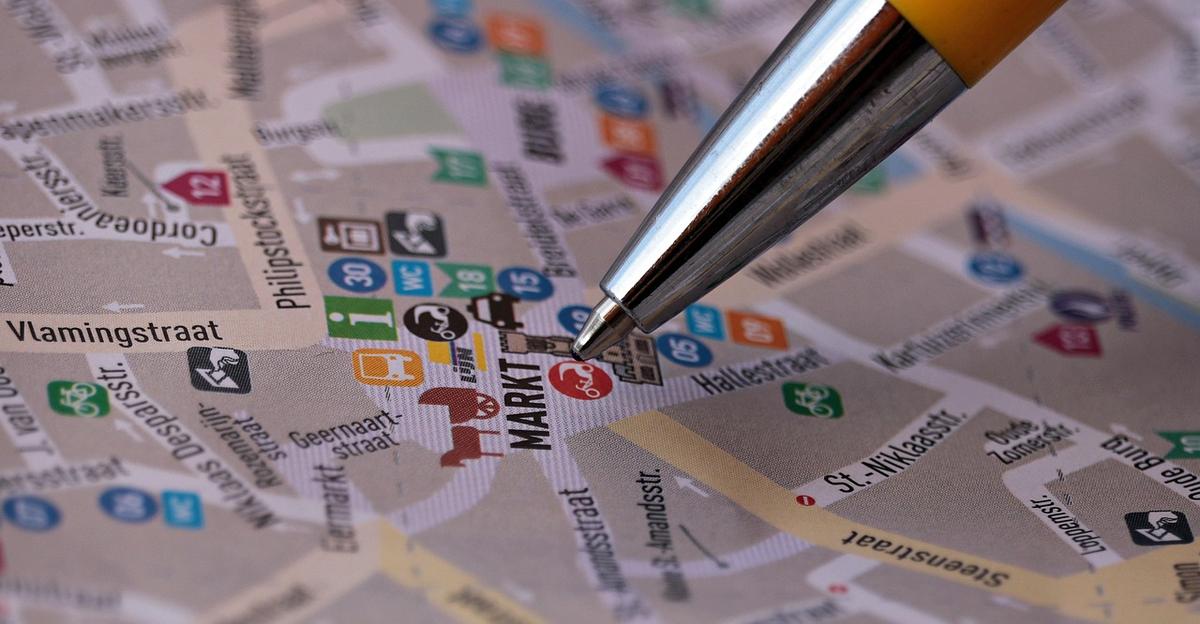 Stylo pointe sur une carte montrant Vlamingstraat et ses alentours